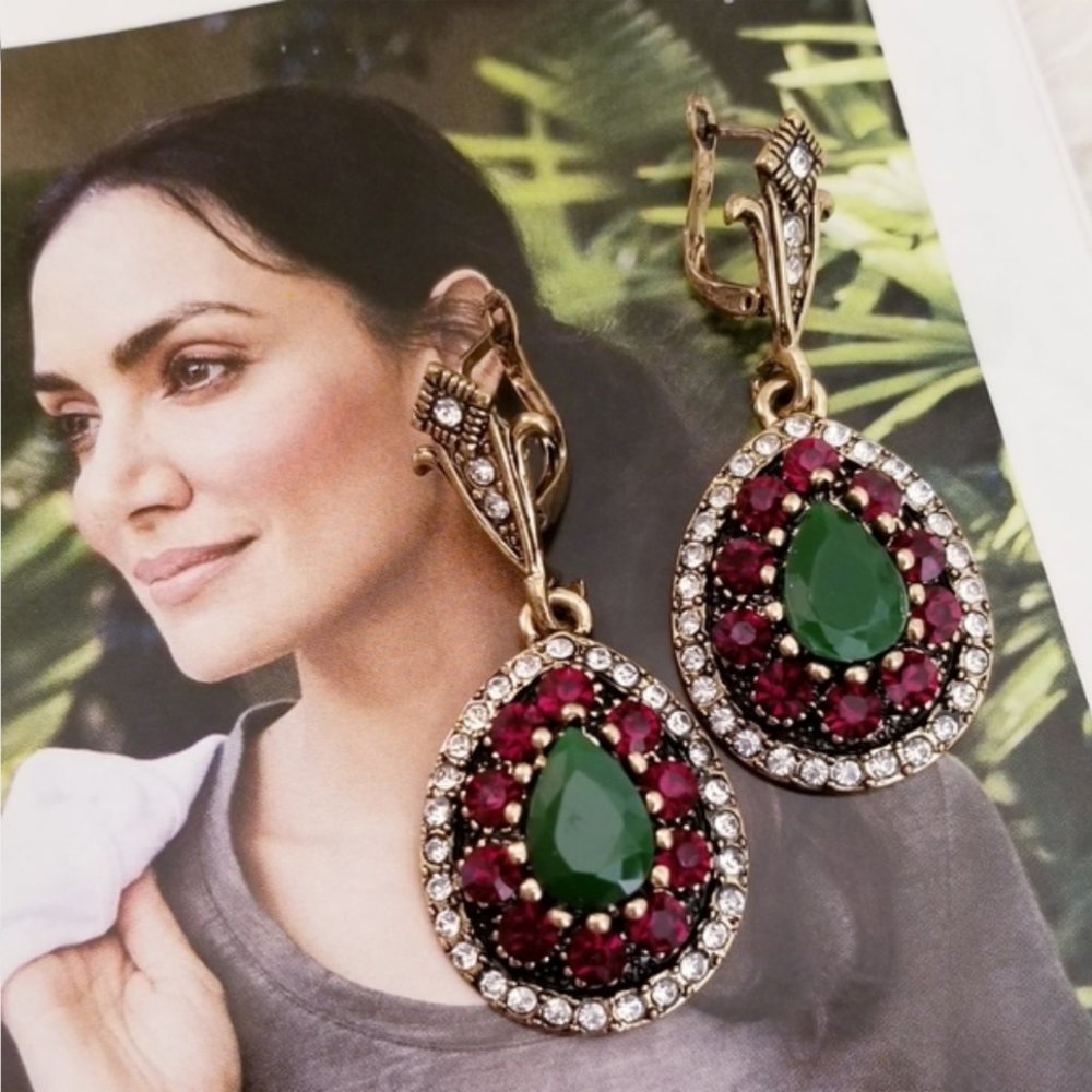 NEW Rhinestone Earrings - Picture 2 of 14